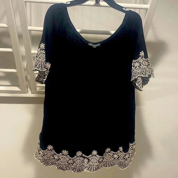 Adrianna Papell Scalloped Embroidered Hem Top in Black and Ivory Size XL - Picture 2 of 8